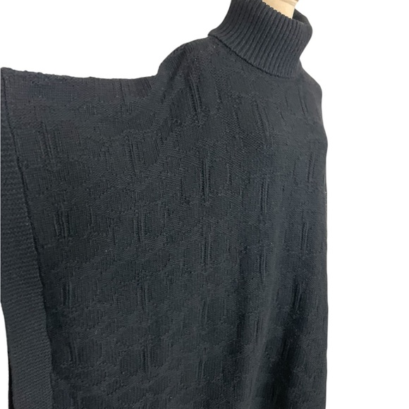 NWT Coach Signature Knit Poncho (K-1) - Picture 7 of 15